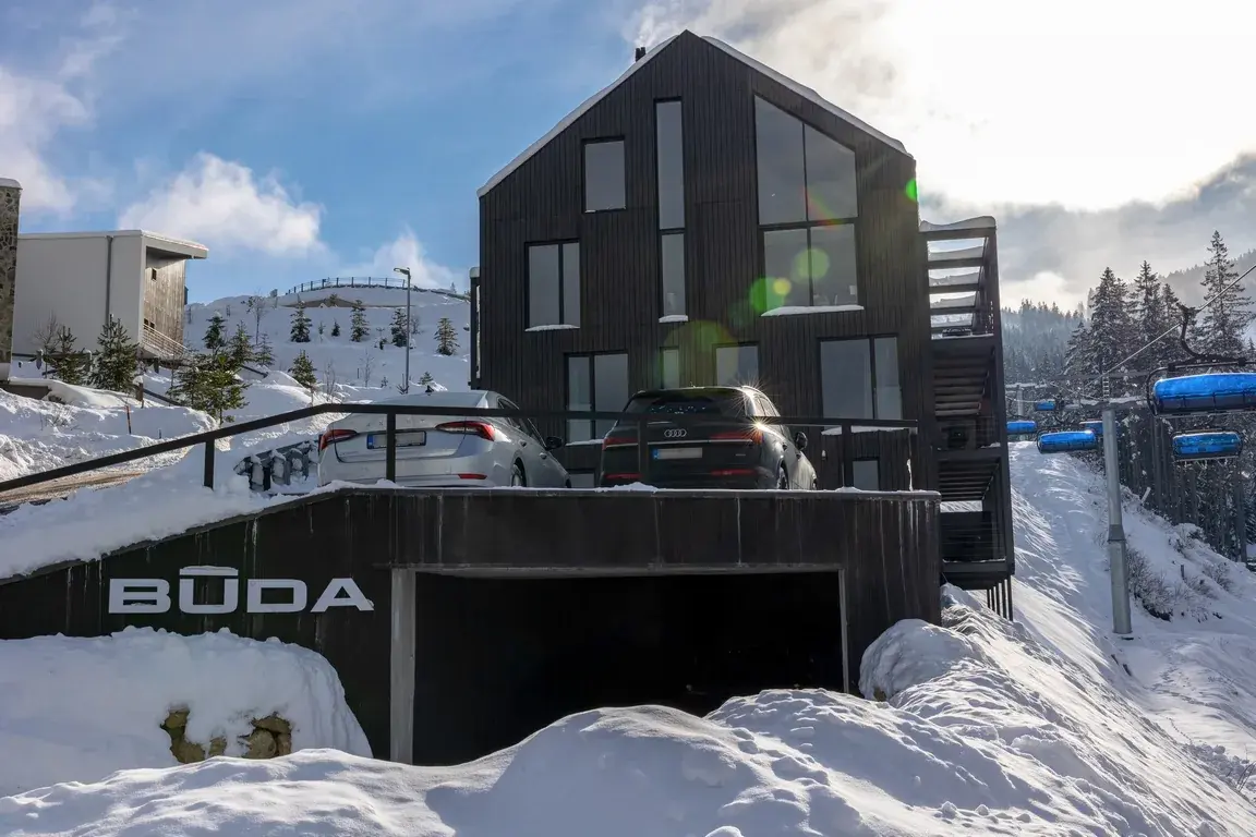 Búda Jasná, exteriér