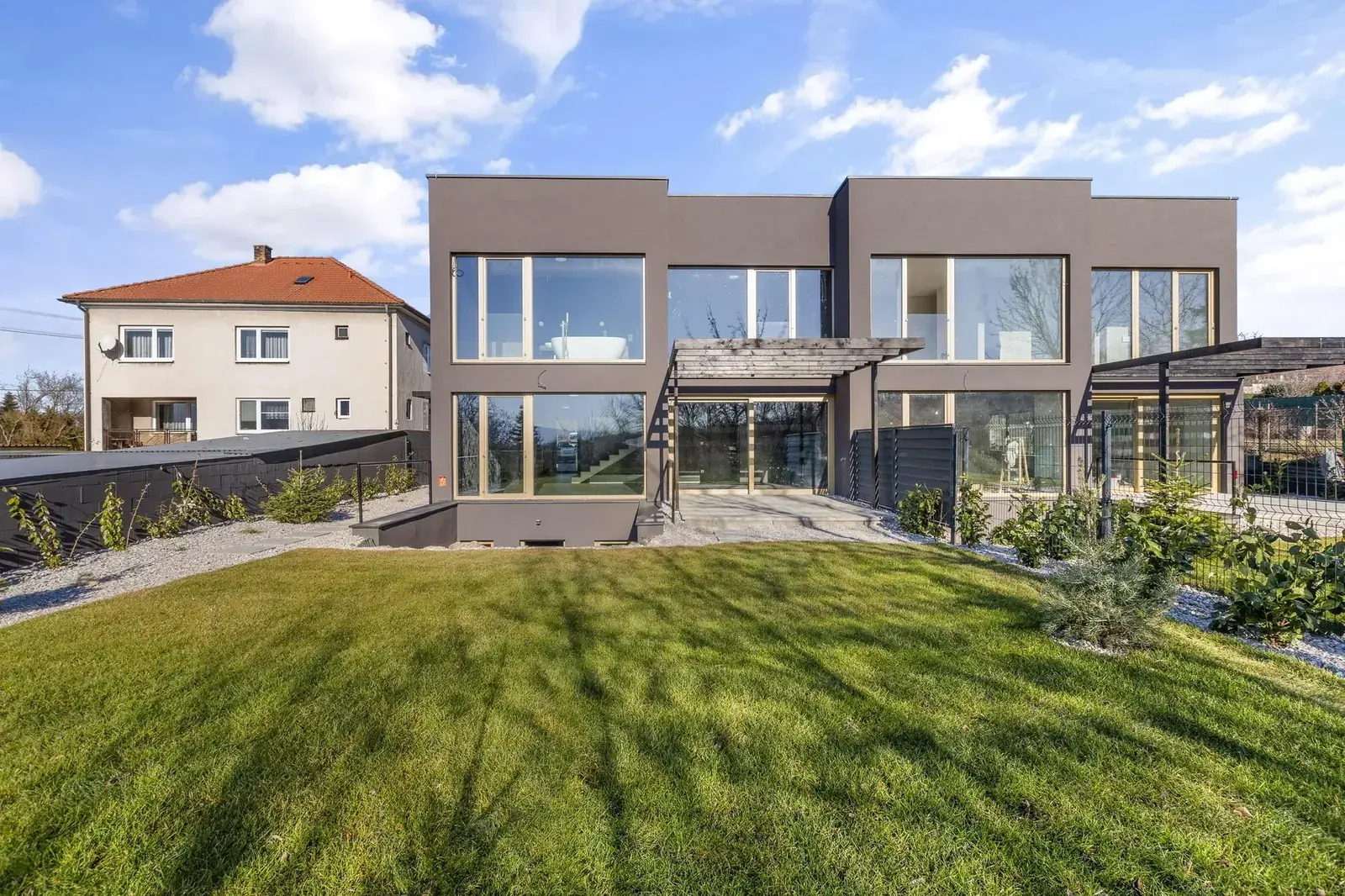 Villa Duo, realizácia