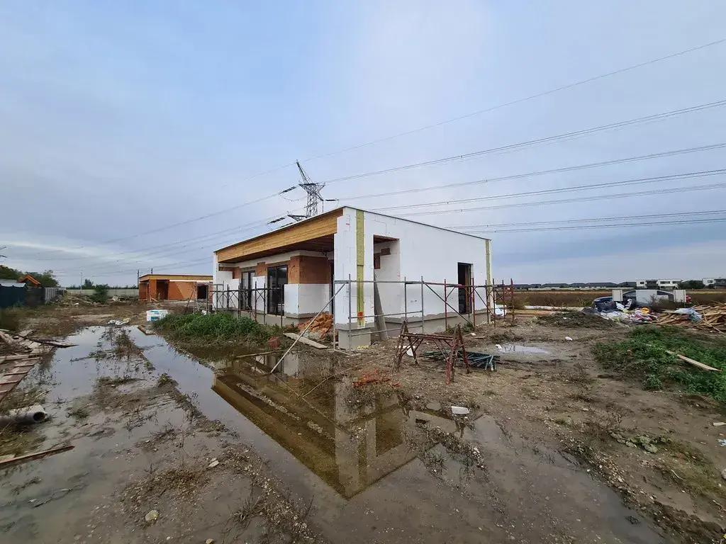 Villa Laura, stavebná činnosť