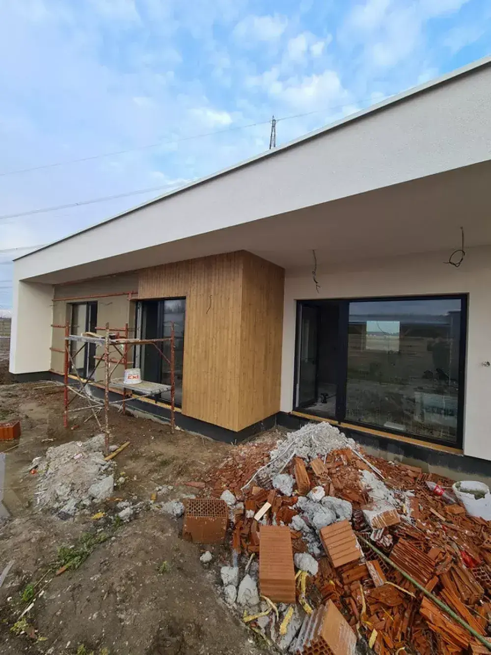 Villa Laura, stavebná činnosť