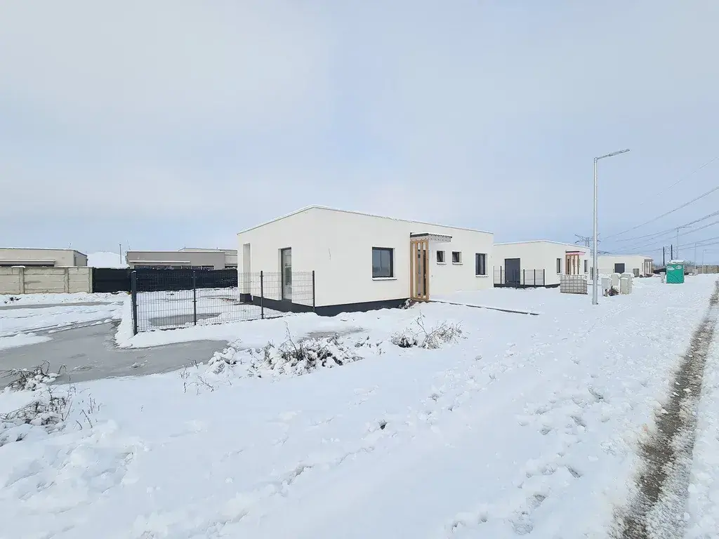 Villa Laura, stavebná činnosť