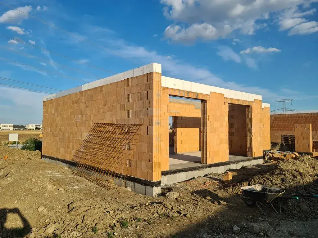 Villa Laura, stavebná činnosť