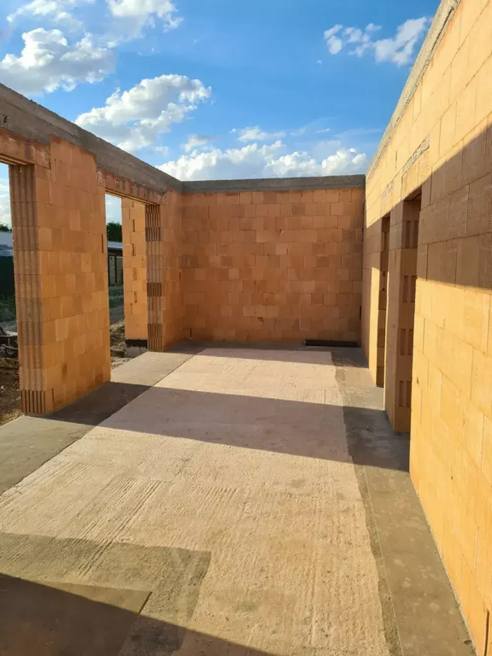 Villa Laura, stavebná činnosť