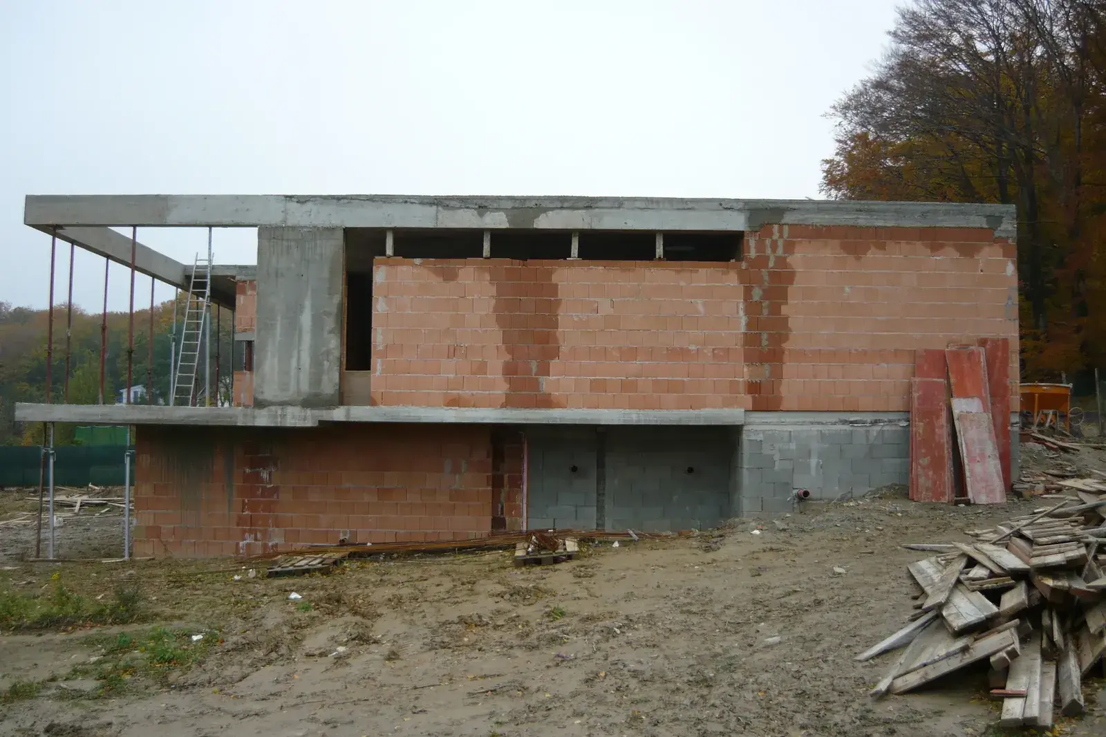 Villa Nina, stavebná činnosť