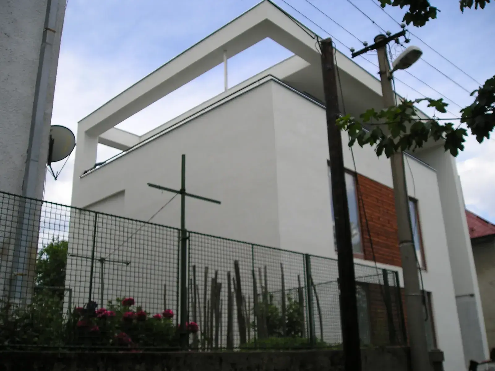 Villa Riviera, stavebná činnosť