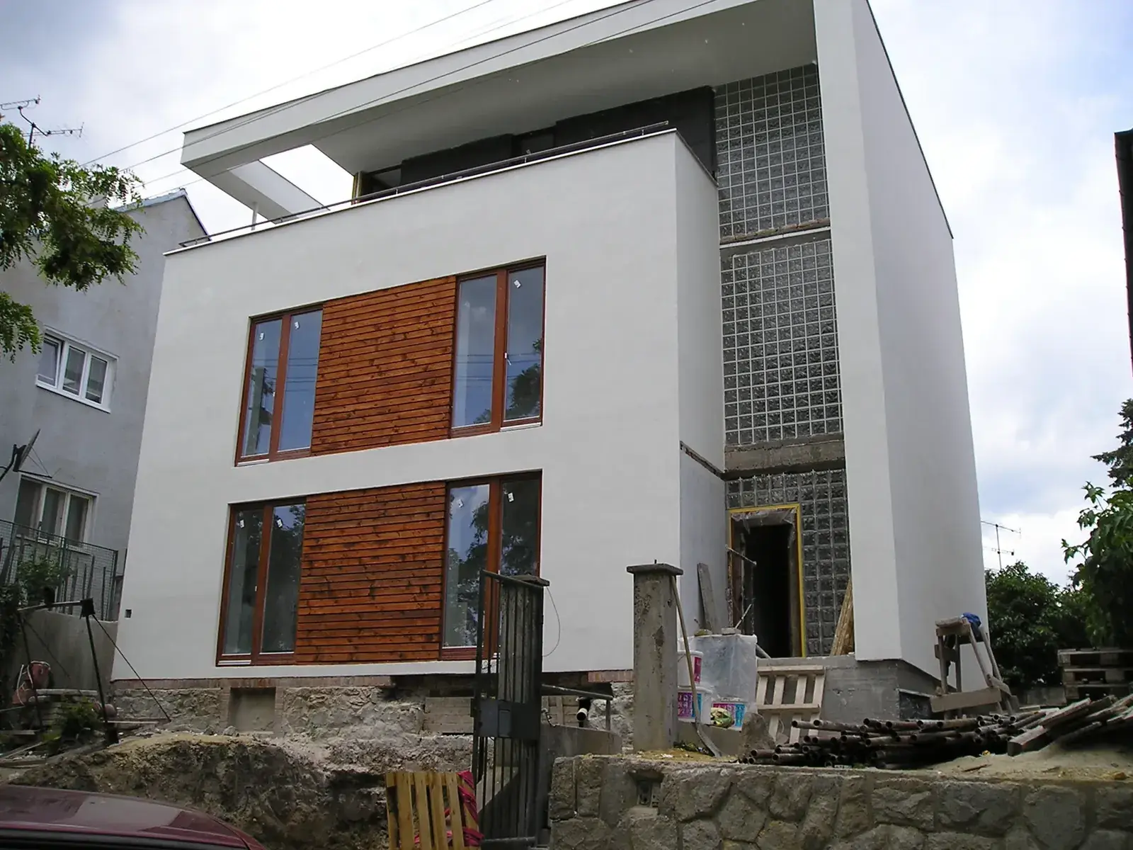 Villa Riviera, stavebná činnosť