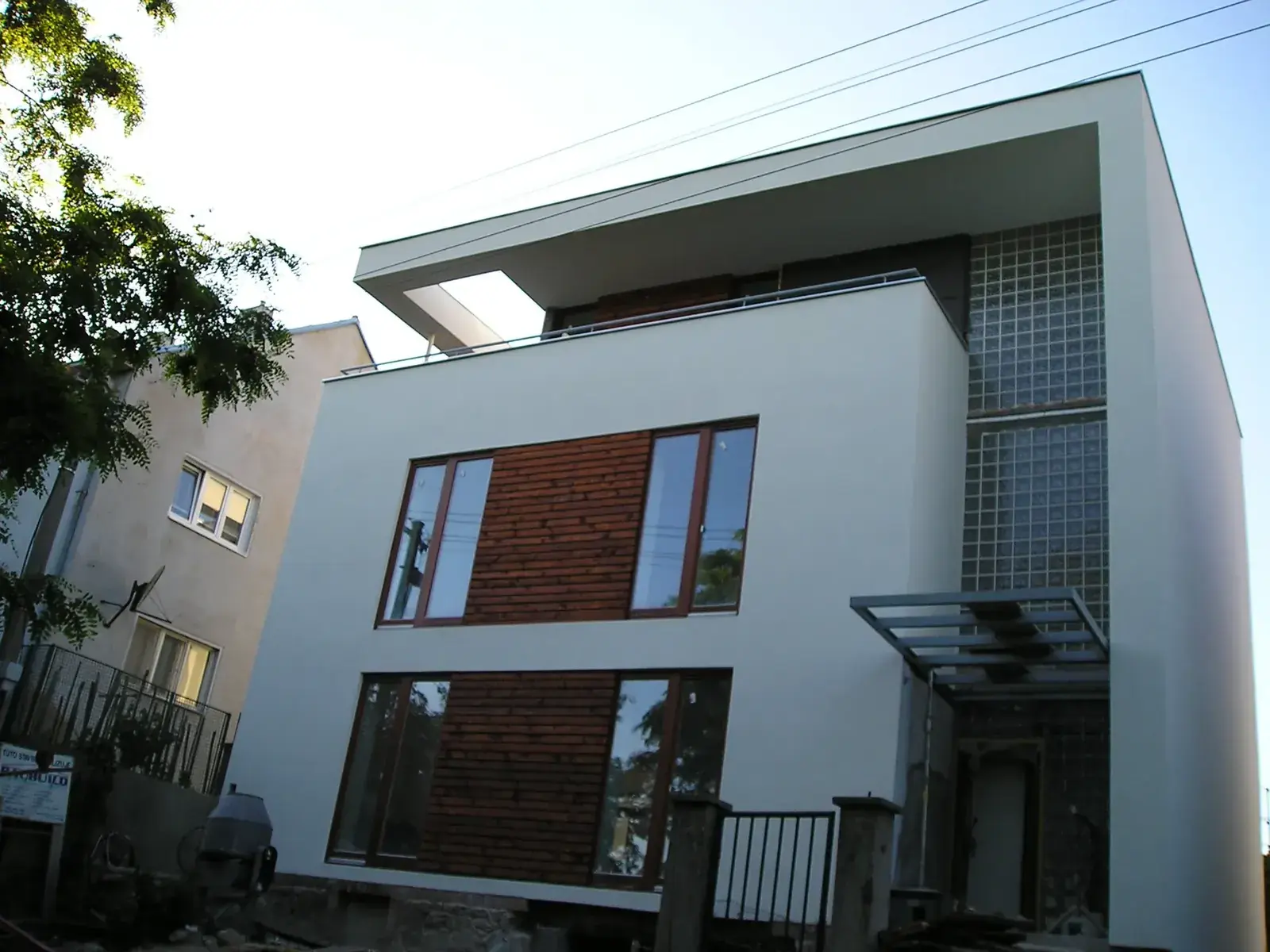 Villa Riviera, stavebná činnosť