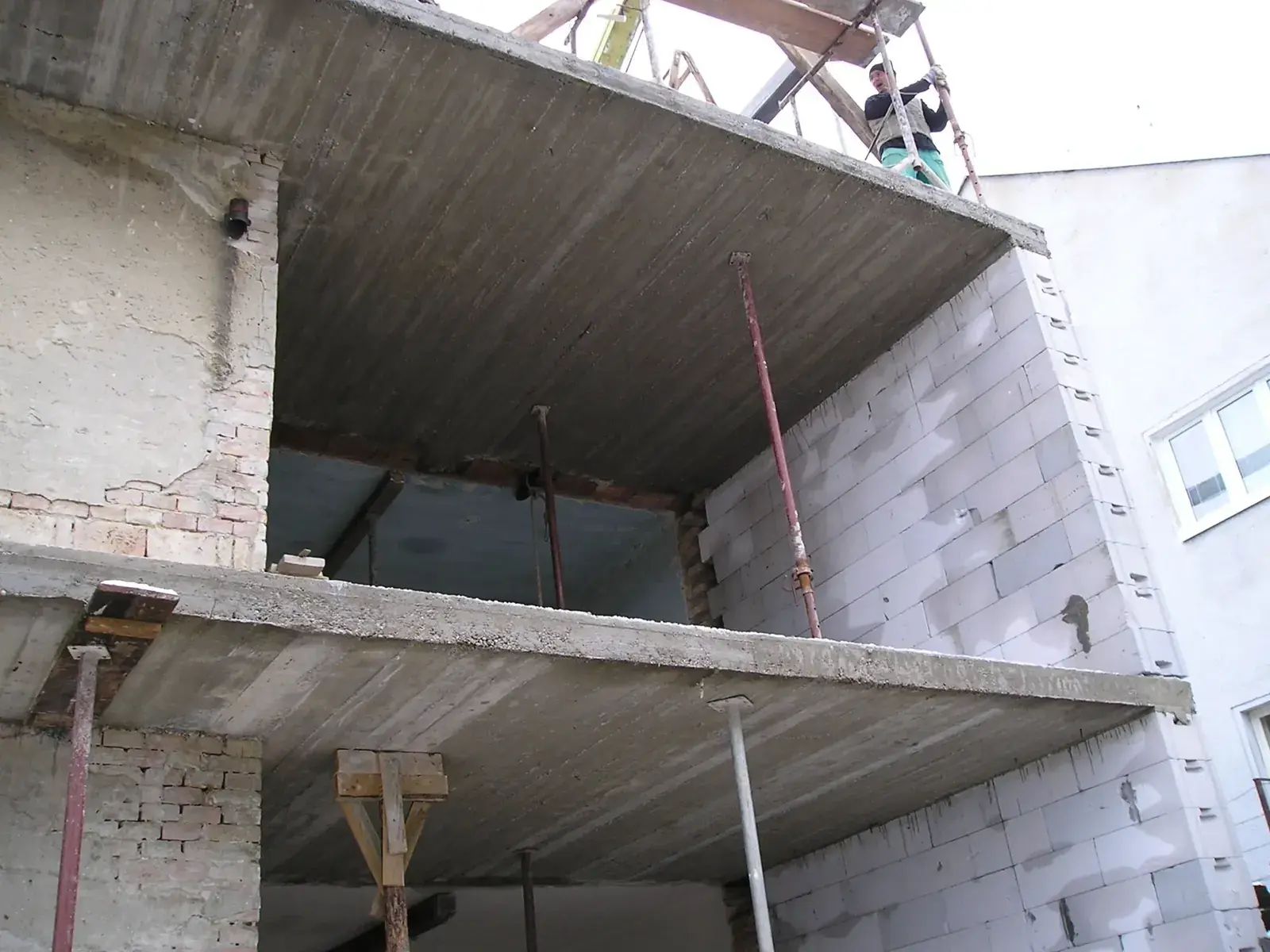 Villa Riviera, stavebná činnosť
